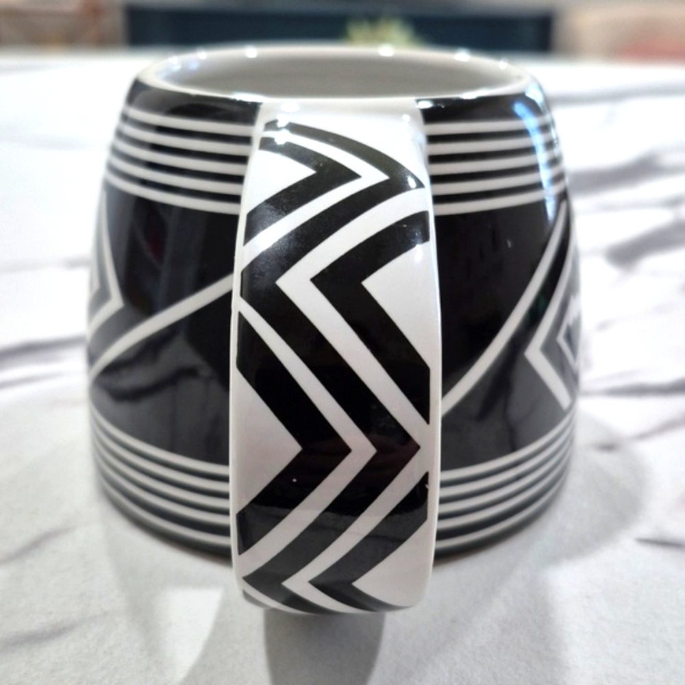 VTG The Treasure Chest Las Cruces No 18 Geometric Mug Black & White - Picture 4 of 6
